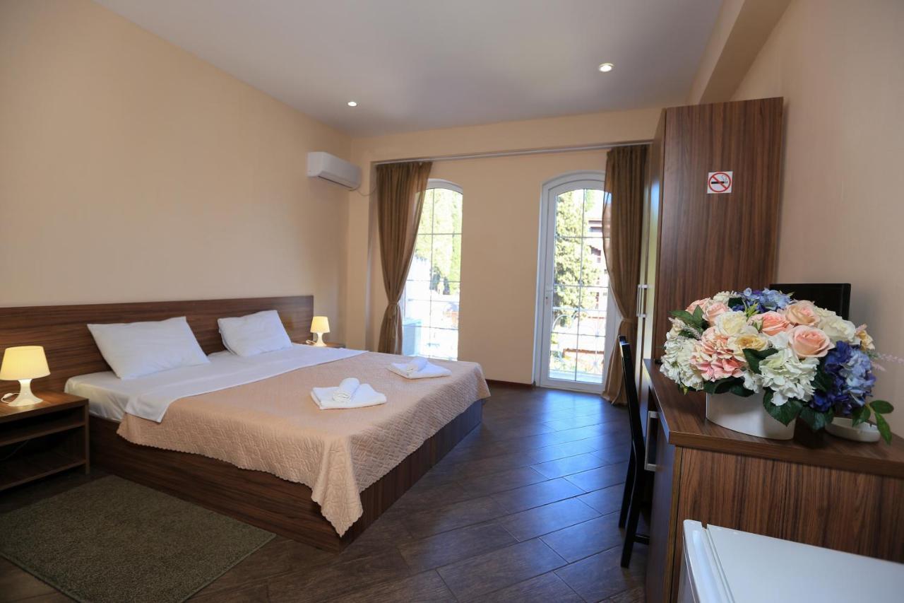 Hotel Nikopoli On Vodopadnaya 21А New Athos 外观 照片